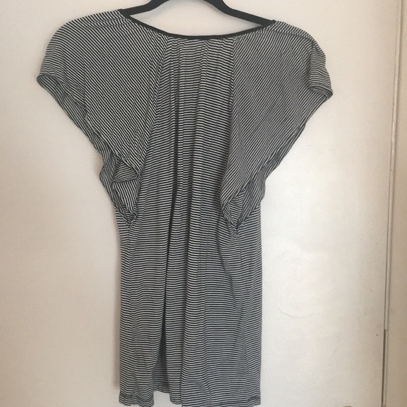 Flutter sleeve top - Picture 3 of 3